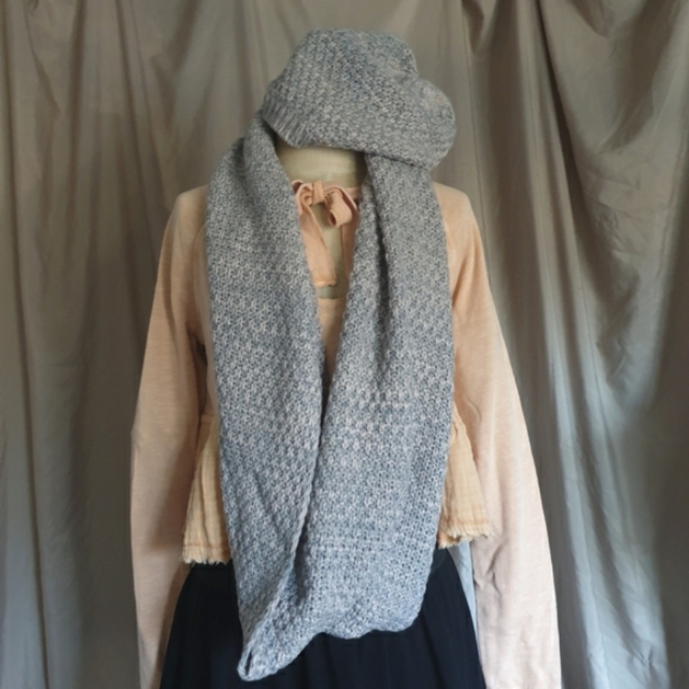 Jessica Simpson Matching Grey & Pink Knit Infinity Scarf & Beanie Set Sz OS - Picture 2 of 15